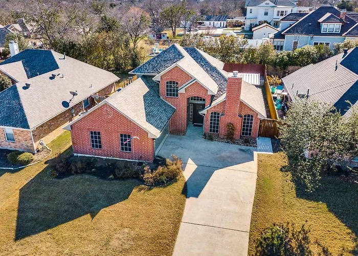 Rockwall Luxury Retreat-Pool/Spa/Patio/Gameroom